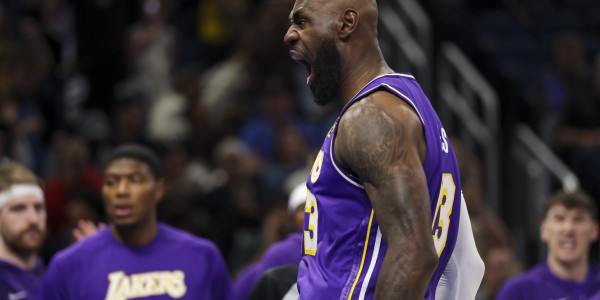 NBA官方晒纪录：詹姆斯季后赛关键时刻进151球独一档 科比第二104